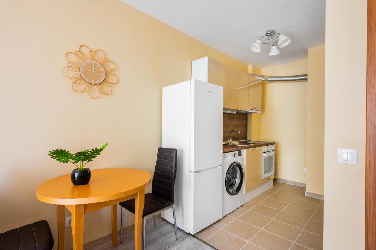 Private With Balcony In Center By Flat Mаnager Appartement Sofia