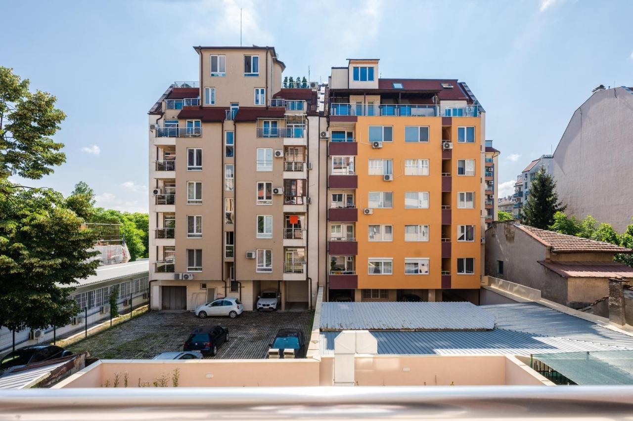 Private With Balcony In Center By Flat Mаnager
