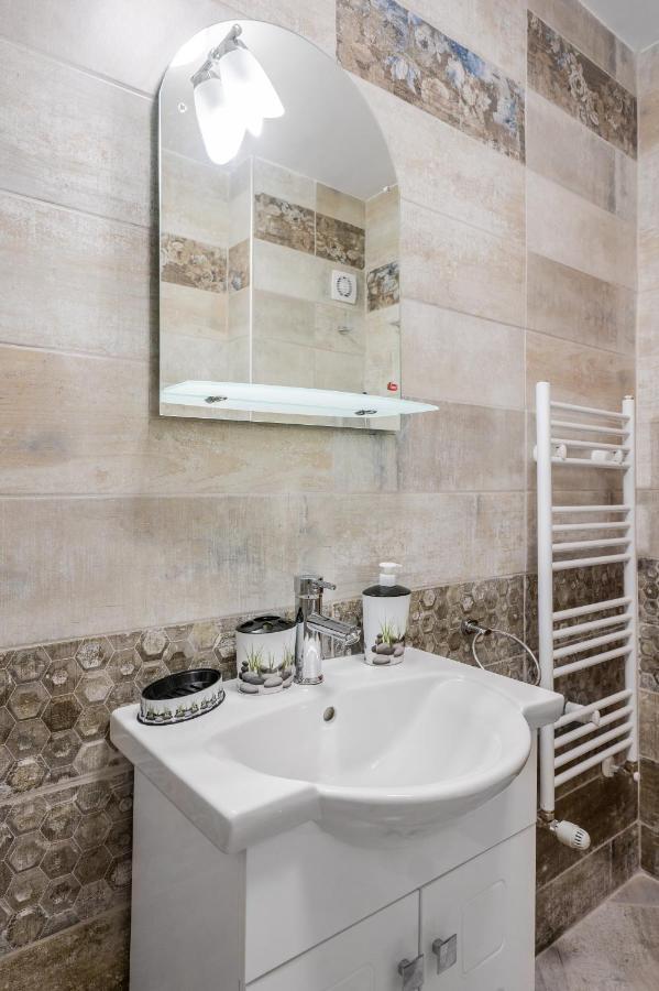 Private With Balcony In Center By Flat Mаnager Sofia