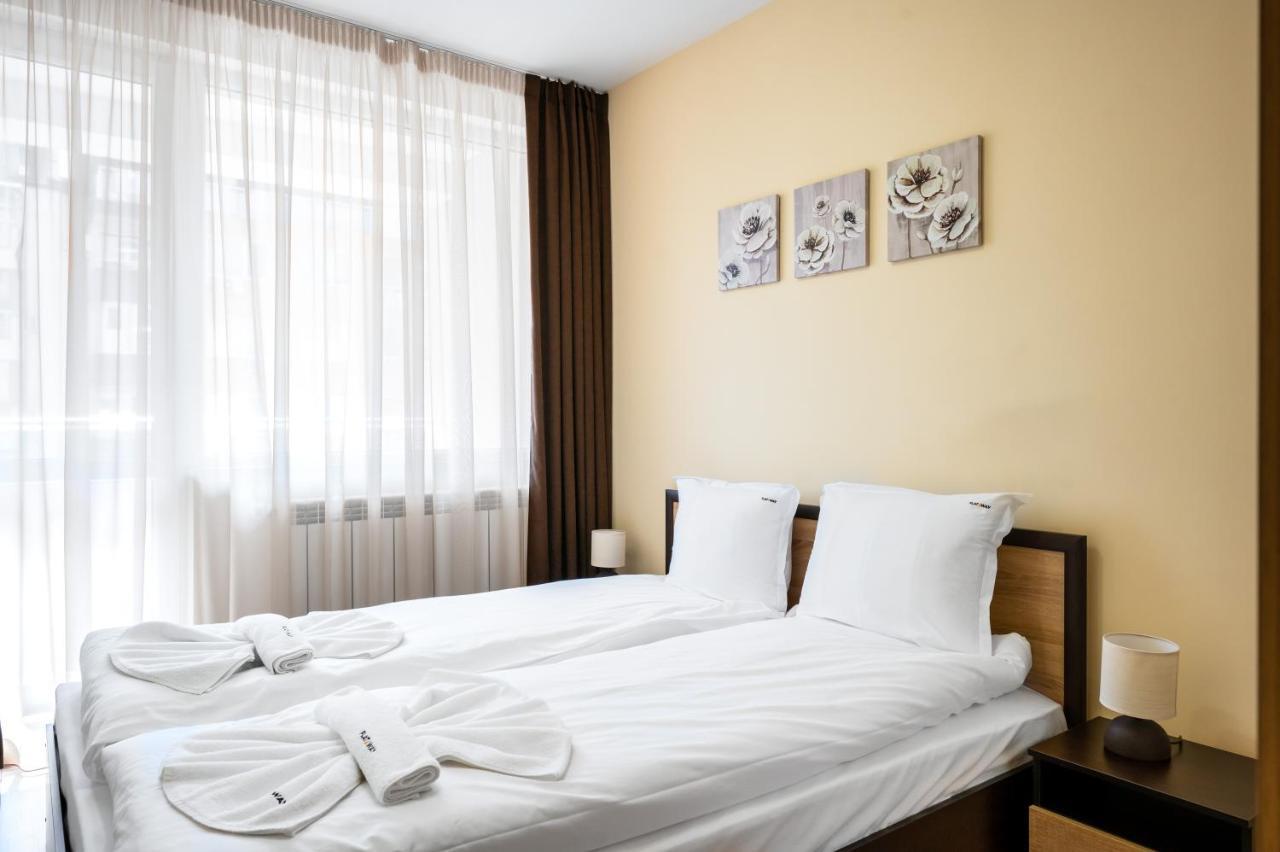 Private With Balcony In Center By Flat Mаnager Appartement *